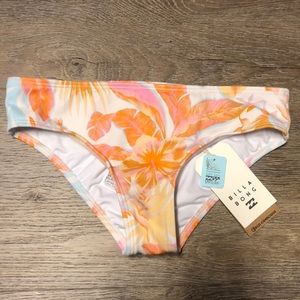 Brand🆕 😍♥️😍 BILLABONG bikini bottom.